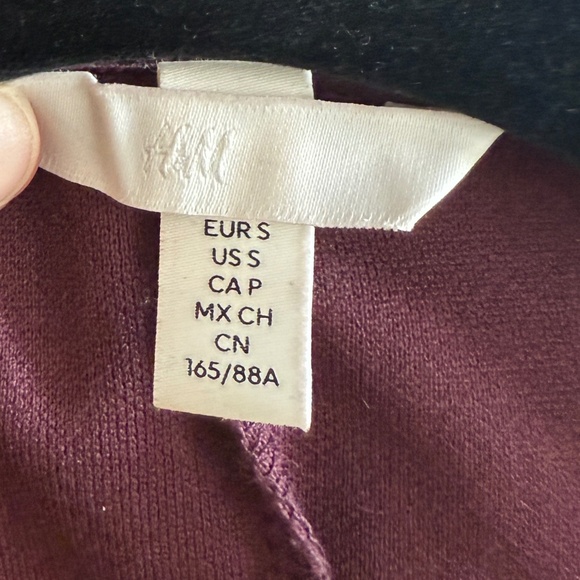 H&M Burgundy Peplum Vest Top - Picture 3 of 4